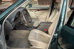 Bild 23/74 von Mercedes-Benz C 280 (1993)
