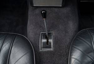 Bild 23/27 von Aston Martin DB 6 Mk II (1971)