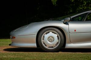 Image 21/50 of Jaguar XJ 220 (1993)
