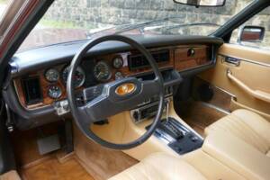 Image 10/14 of Jaguar XJ 12 (1982)