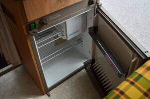 Image 8/18 of Volkswagen T2b panel van (1978)
