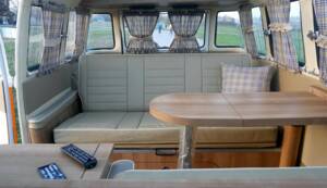 Image 23/26 of Volkswagen T1 Brasil &quot;Samba&quot; (1975)