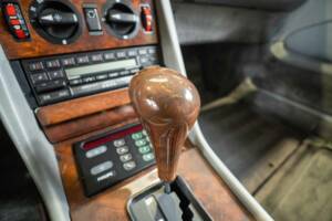 Image 15/27 of Mercedes-Benz 500 SEC (1988)