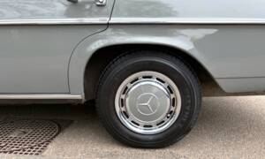 Image 22/24 of Mercedes-Benz 250 (1971)