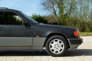Imagen 17/50 de Mercedes-Benz 200 TE (1993)