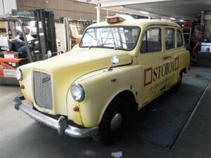 Image 12/40 of Austin FX 4 London Taxi (1970)