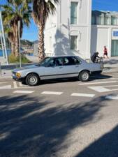 Image 5/36 of BMW 745i (1985)