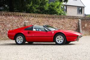 Image 27/50 de Ferrari 308 GTSi (1981)
