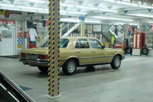 Image 12/50 de Mercedes-Benz 280 SE (1975)
