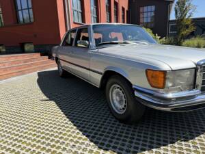 Imagen 12/42 de Mercedes-Benz 450 SEL 6,9 (1975)