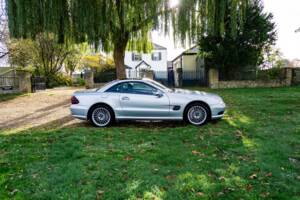 Image 17/45 of Mercedes-Benz SL 55 AMG (2004)