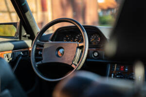Image 29/44 de Mercedes-Benz 500 SEL (1984)