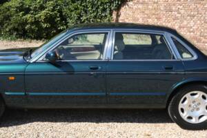 Bild 16/50 von Jaguar XJ 8 4.0 Executive (2001)