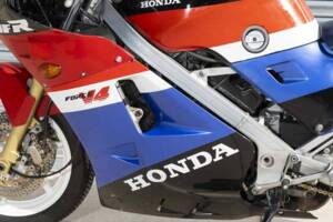 Bild 26/47 von Honda VFR 400 R (1988)