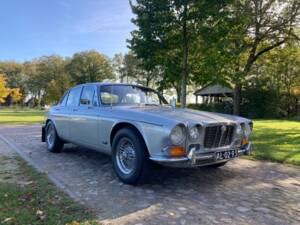 Image 1/60 of Jaguar XJ 6 4.2 (1972)
