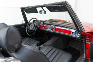Image 26/35 of Mercedes-Benz 280 SL (1970)