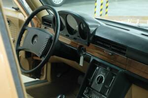 Image 45/50 de Mercedes-Benz 350 SE (1973)