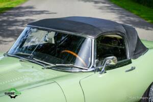 Image 42/60 de Jaguar E-Type (1969)