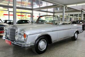 Image 3/17 of Mercedes-Benz 300 SE (1964)