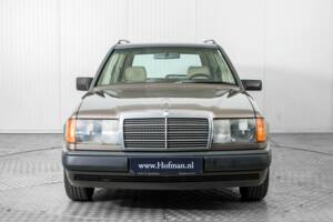 Image 14/50 of Mercedes-Benz 300 TD (1986)