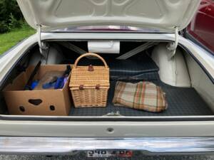 Image 6/8 of Plymouth Valiant 3.7 L (1965)