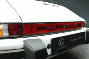 Image 23/30 of Porsche 911 Carrera 3.2 (1986)