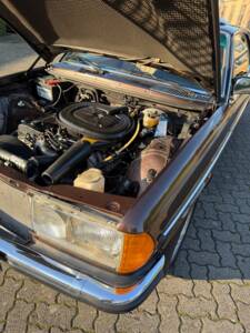 Image 18/31 of Mercedes-Benz 230 CE (1984)