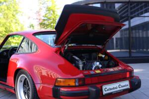 Afbeelding 23/50 van Porsche 911 Carrera 3.2 (1988)