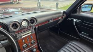 Image 17/34 of Mercedes-Benz 500 SL (1986)