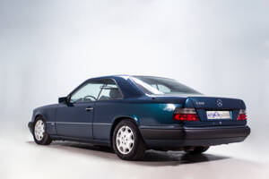 Image 8/29 de Mercedes-Benz E 320 (1995)