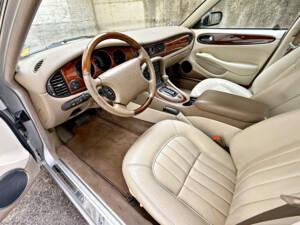 Imagen 16/22 de Jaguar XJ 8 4.0 Executive (1998)