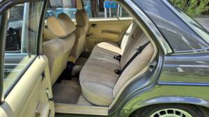 Image 40/71 of Mercedes-Benz 240 D (1980)