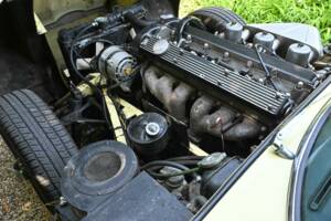 Image 29/39 of Jaguar E-Type (2+2) (1970)
