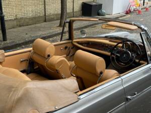 Bild 31/50 von Mercedes-Benz 220 SE b (1966)