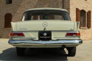 Image 8/50 of Mercedes-Benz 200 (1966)