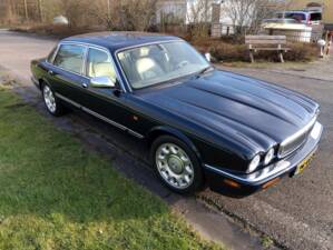 Image 3/71 of Daimler Super V8 (2000)