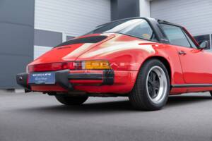 Bild 15/31 von Porsche 911 Carrera 3.2 (1988)