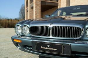 Bild 14/50 von Jaguar XJ 8 Executive (1997)