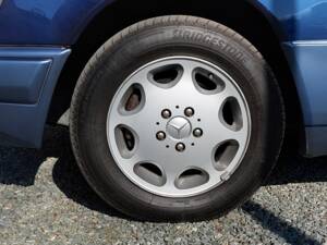 Bild 15/15 von Mercedes-Benz E 300 T 4MATIC (1994)