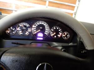 Image 35/35 of Mercedes-Benz SL 500 (2000)