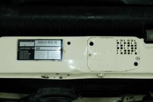 Bild 16/50 von Mercedes-Benz 380 SE (1980)