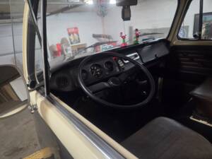 Imagen 2/13 de Volkswagen T2b minibus L (1979)