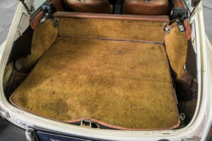 Imagen 42/50 de MG MGB GT V8 (1975)