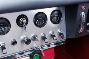 Image 28/32 of Jaguar E-Type 3.8 (1961)