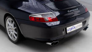 Image 34/35 de Porsche 911 Carrera 4 (2001)
