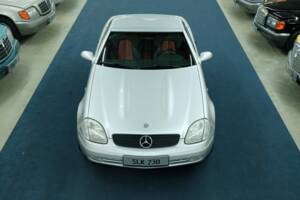 Immagine 3/50 di Mercedes-Benz SLK 230 Kompressor (1996)