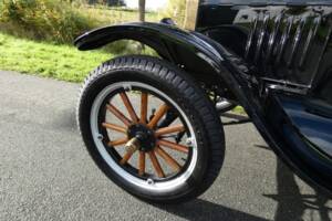 Image 23/41 of Ford Model T Touring (1925)