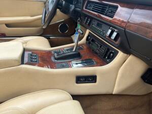 Image 11/64 of Jaguar XJ-S Convertible (1989)