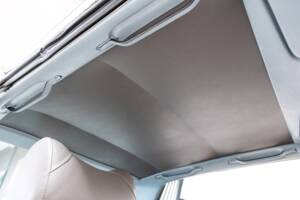 Image 19/32 of Mercedes-Benz 350 SLC (1971)