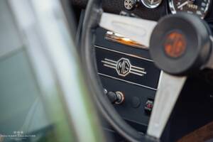Image 14/40 of MG MGB GT V8 (1973)
